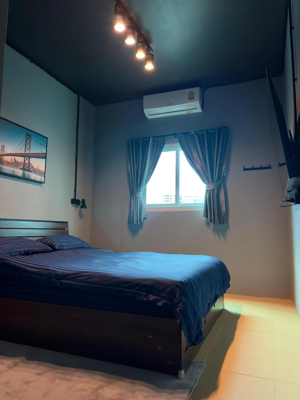 Friends Station Tukkom Hostel & Cafe Pattaya Exterior photo