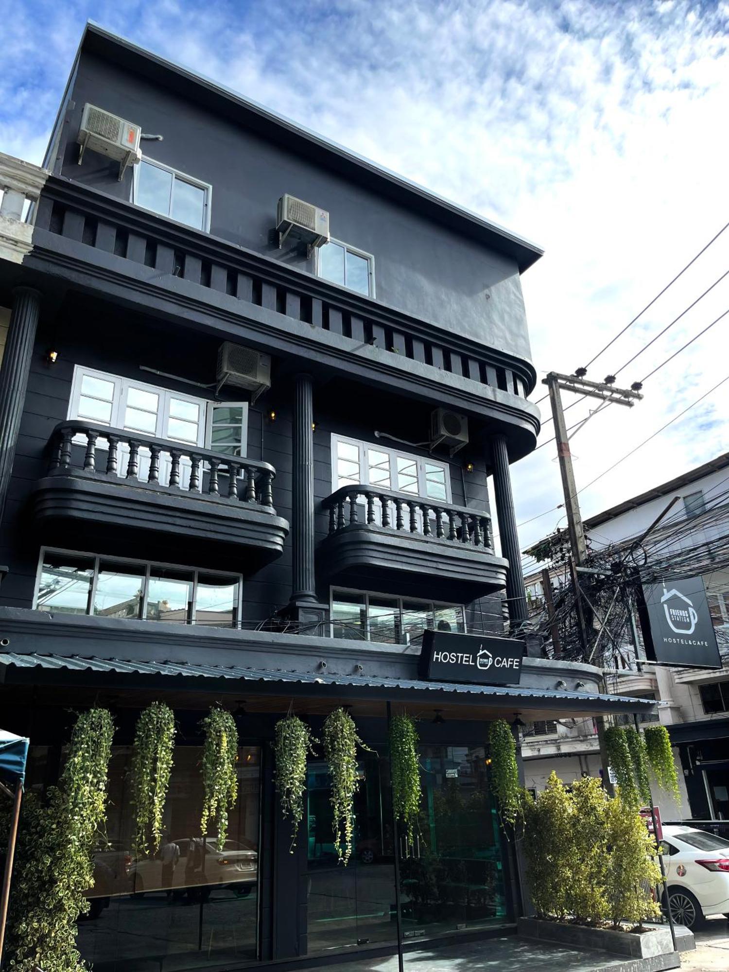 Friends Station Tukkom Hostel & Cafe Pattaya Exterior photo