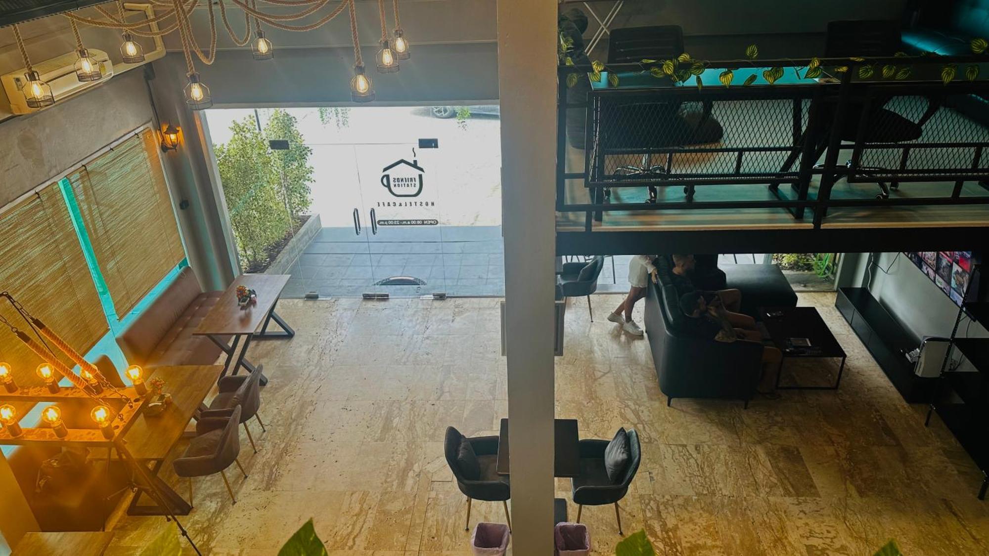 Friends Station Tukkom Hostel & Cafe Pattaya Exterior photo